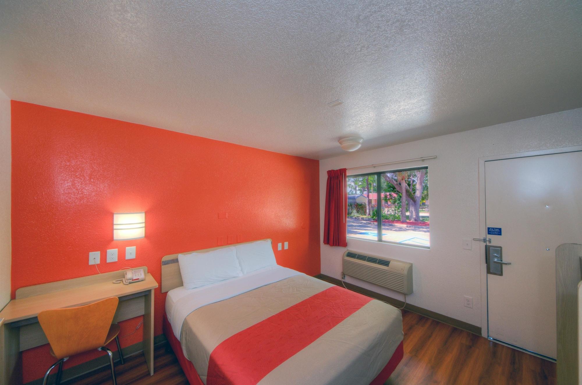 Hotel 6-bradenton, Fl